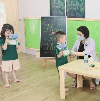 CHĂM SÓC SỨC KHỎE CHO BÉ Ở MẦM NON THIÊN THANH 